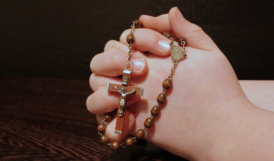 Get a FREE Copy of A Guide To Praying The Rosary