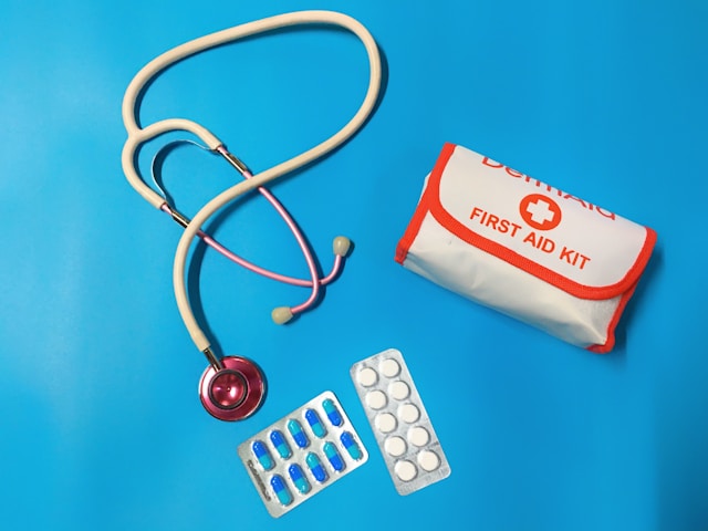 FREE SAMPLE – First Aid Kit